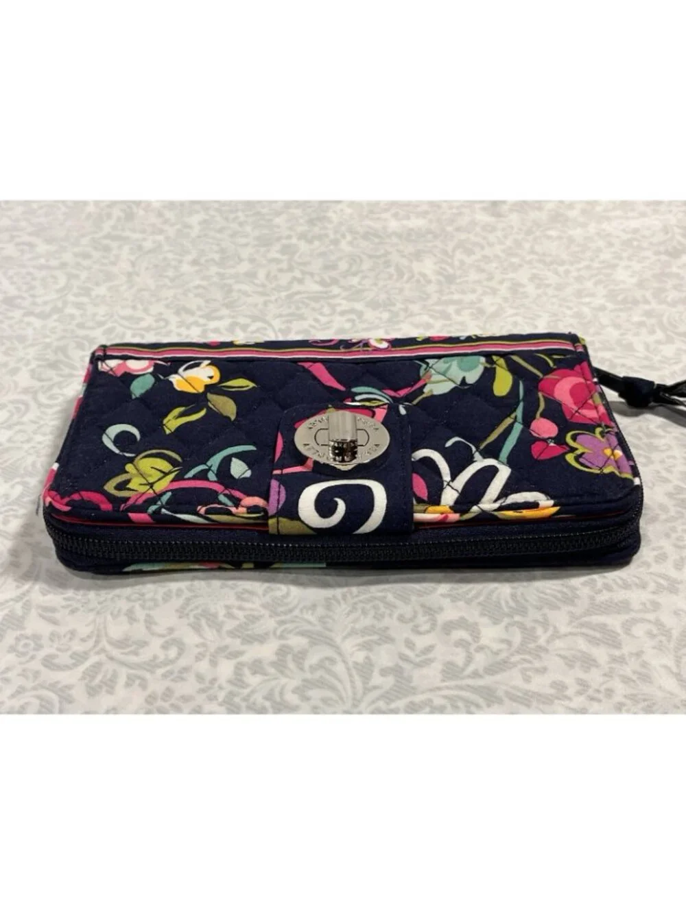 Vera Bradley "Ribbons" Turn Lock Wallet Quilted Navy Blue Zipper 8”x5” - Picture 8 of 13